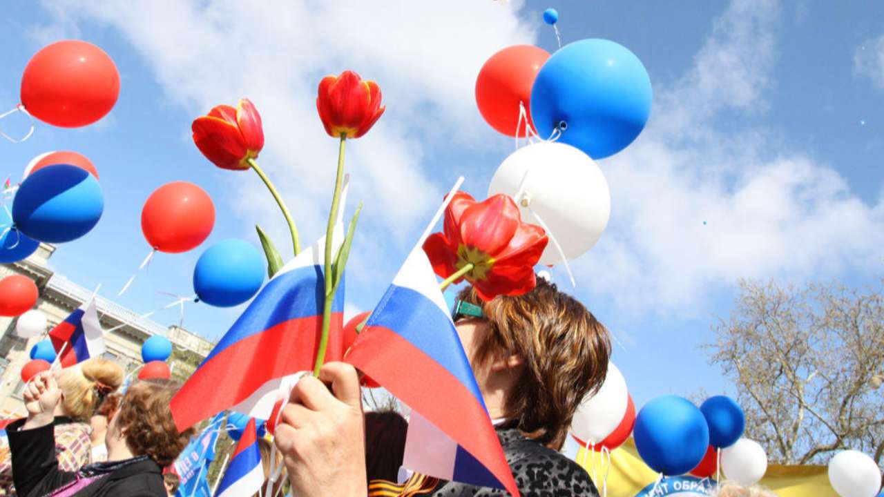 В Госдуме предложили дать губернаторам право продлевать майские праздники 