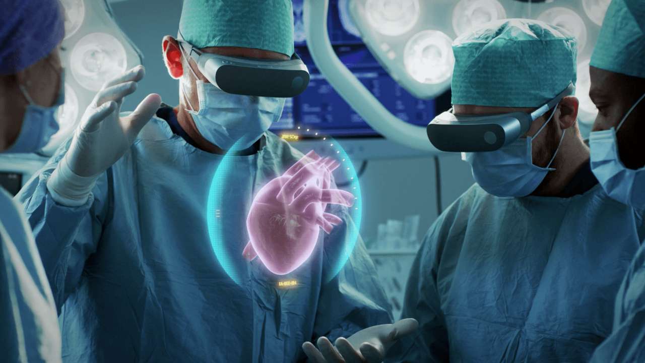 Ученые МГТУ имени Н.Э. Баумана создают первые российские очки дополненной реальности для хирургов 